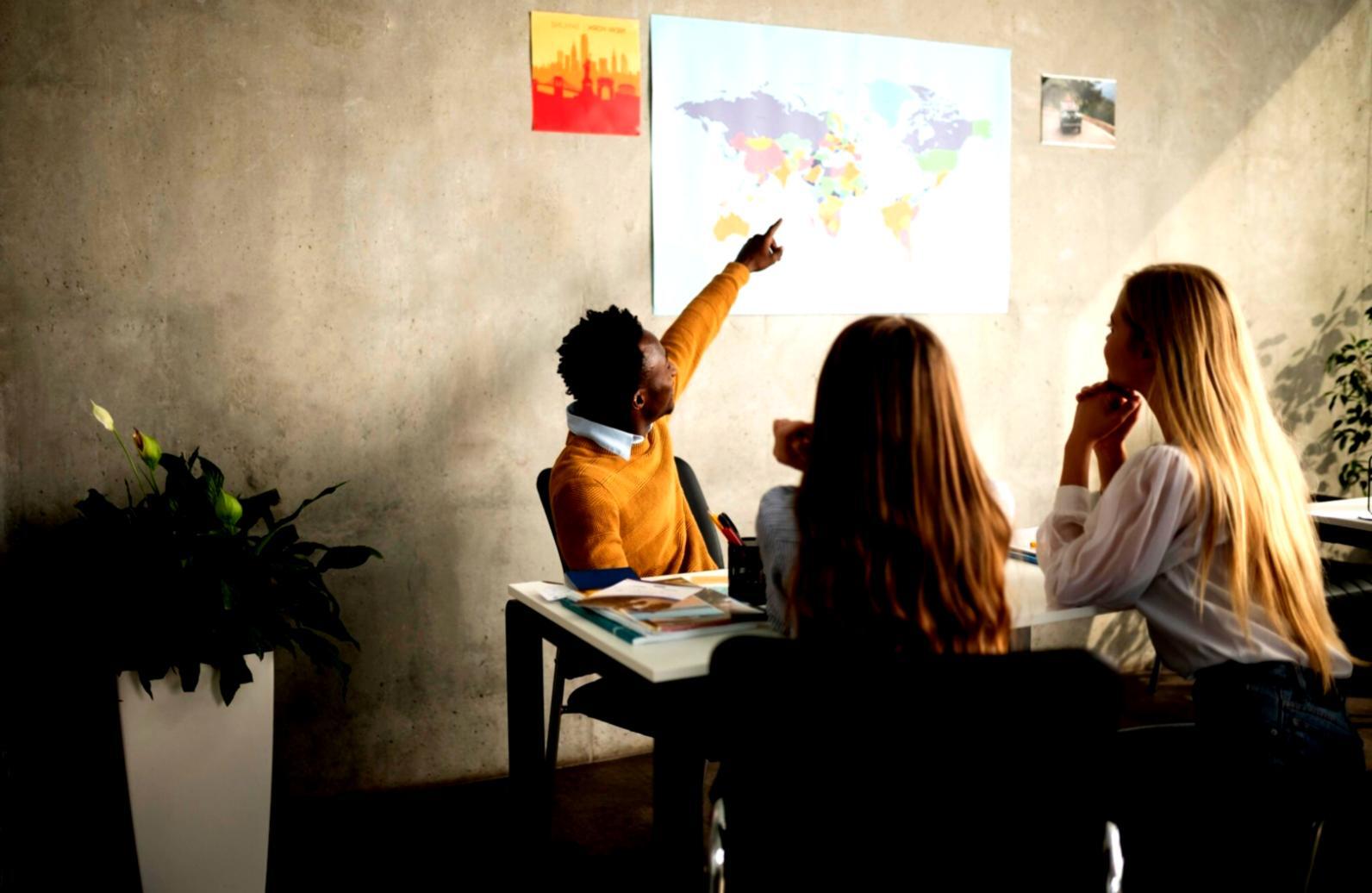 Environnement de travail moderne et collaboratif chez rivonellazone